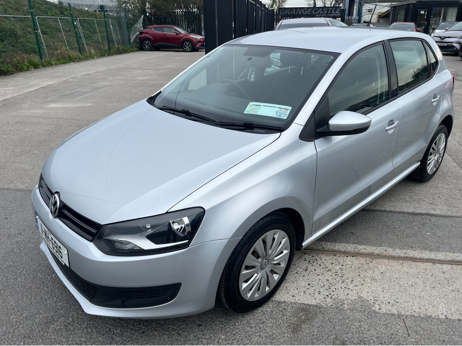 2011 Volkswagen Polo - image 2
