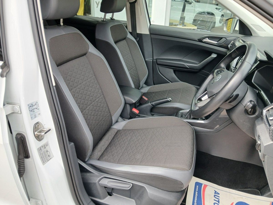 2023 Volkswagen T-Cross - image 13