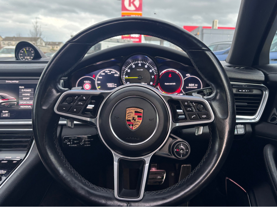 2017 Porsche Panamera - image 7