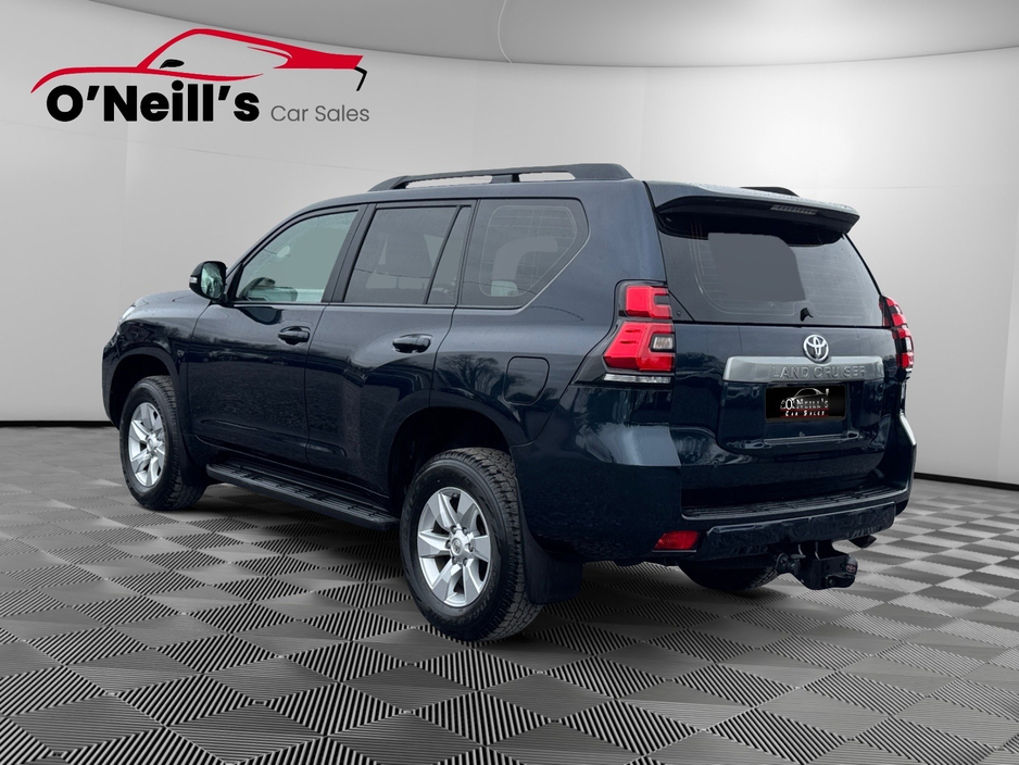 2018 Toyota Landcruiser - image 7