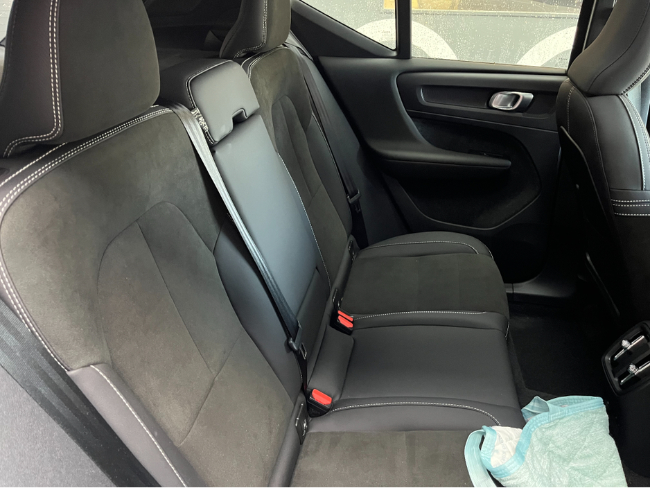2023 Volvo XC40 - image 15
