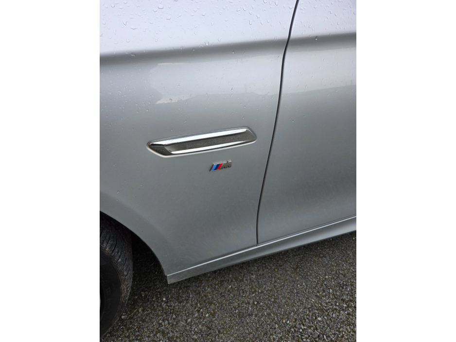 2017 BMW 5 Series - image 10