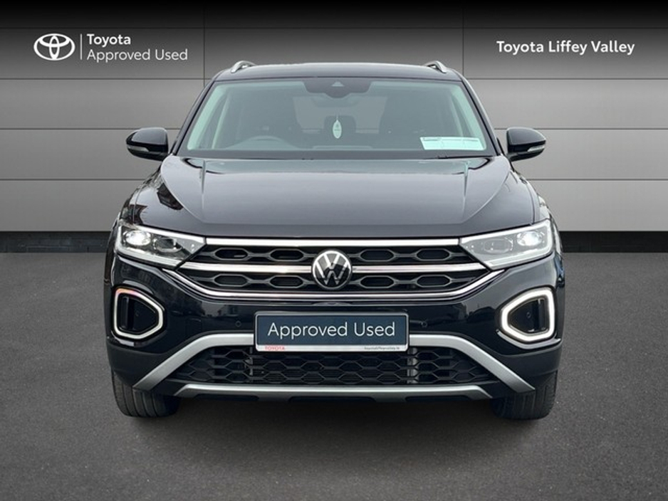 2023 Volkswagen T-Roc - image 5