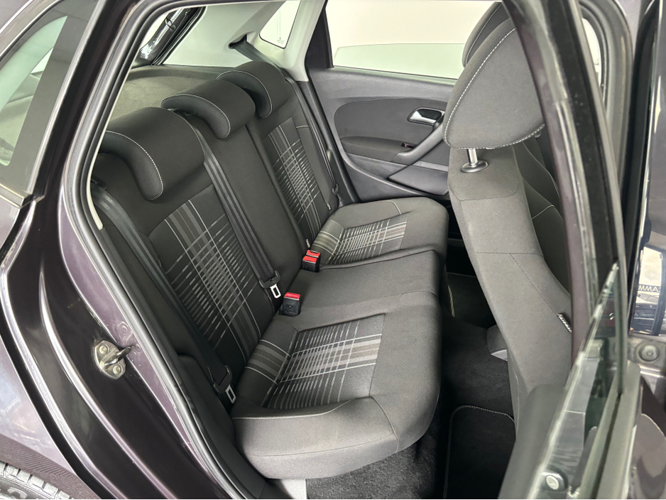 2015 Volkswagen Polo - image 10