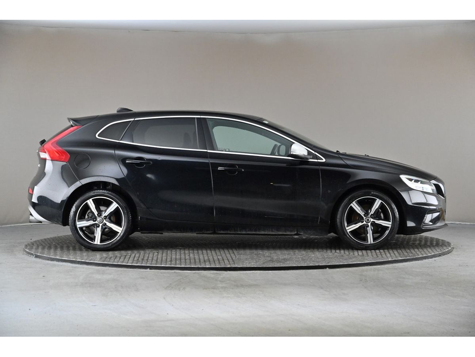 2017 Volvo V40 2.0 D3 R-DESIGN 6SPD *FULL LEATHER*PANORAMIC ROOF* €15,490