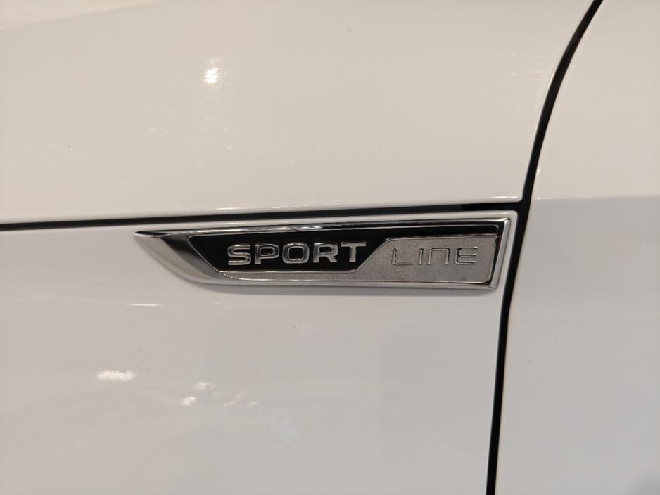 2018 Skoda Superb - image 8