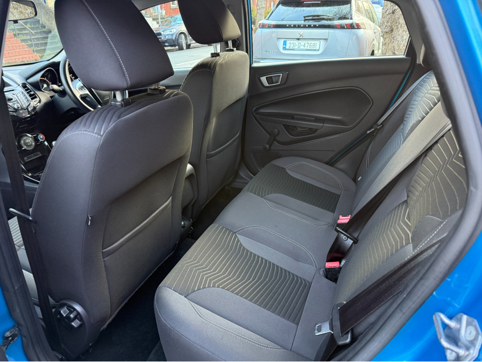 2015 Ford Fiesta - image 11