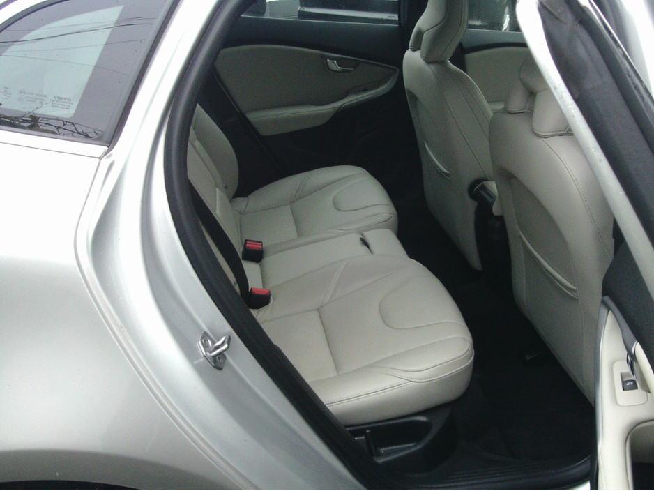 2015 Volvo V40 1.6 D2 SE ** FSH (Volvo ) ** 1 Owner  ** €11,745