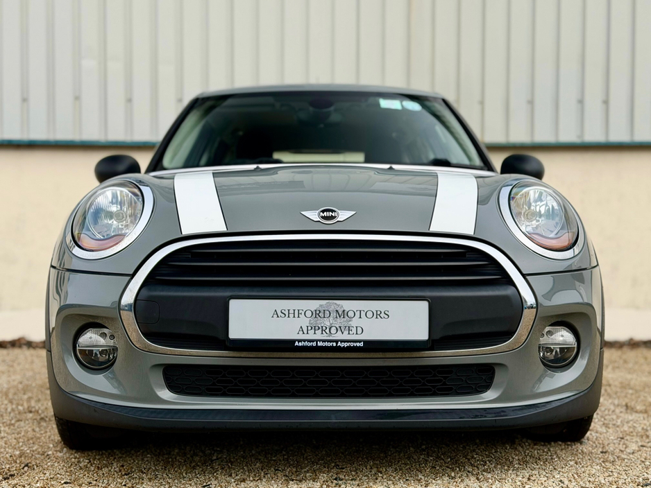 2016 MINI One - image 2