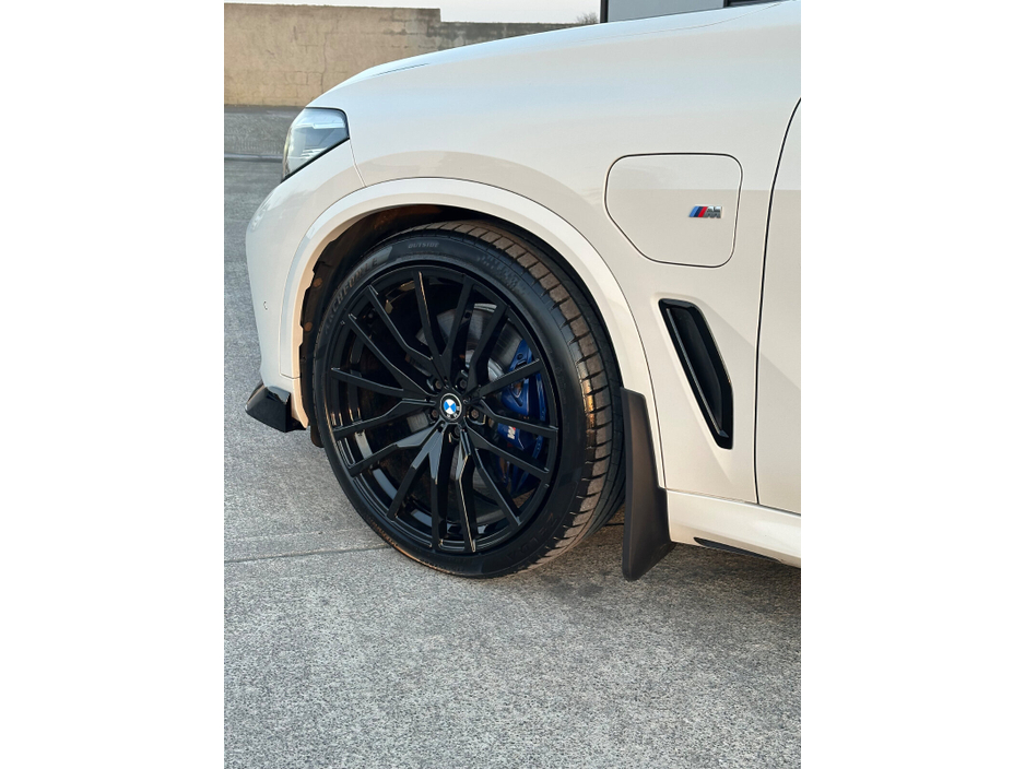 2020 BMW X5 - image 4