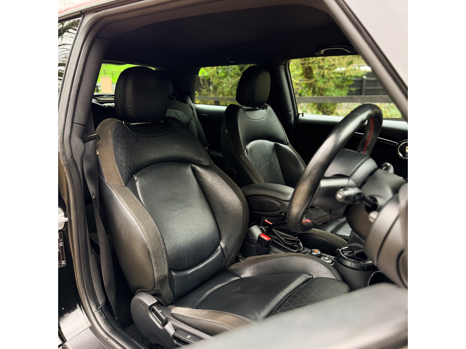 2015 MINI Cooper - image 6