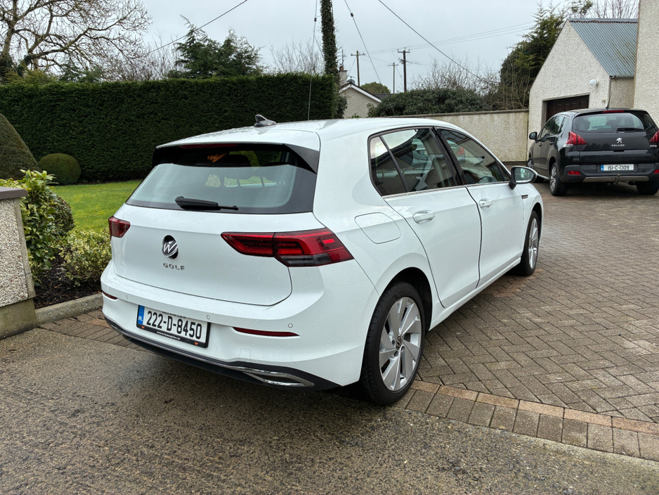 2022 Volkswagen Golf - image 6