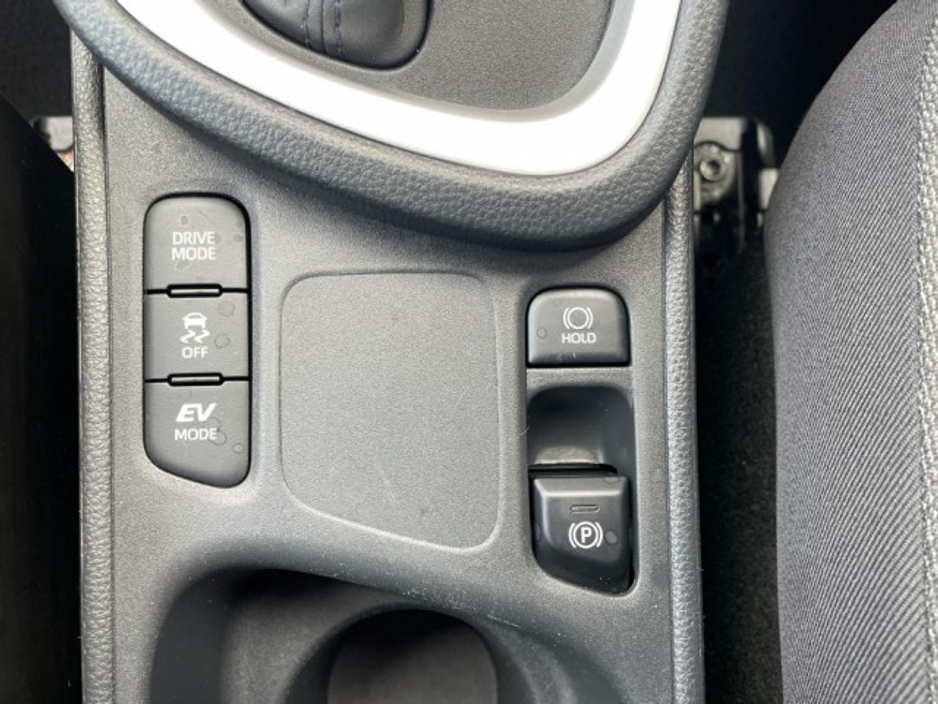 2023 Toyota Yaris Cross - image 13