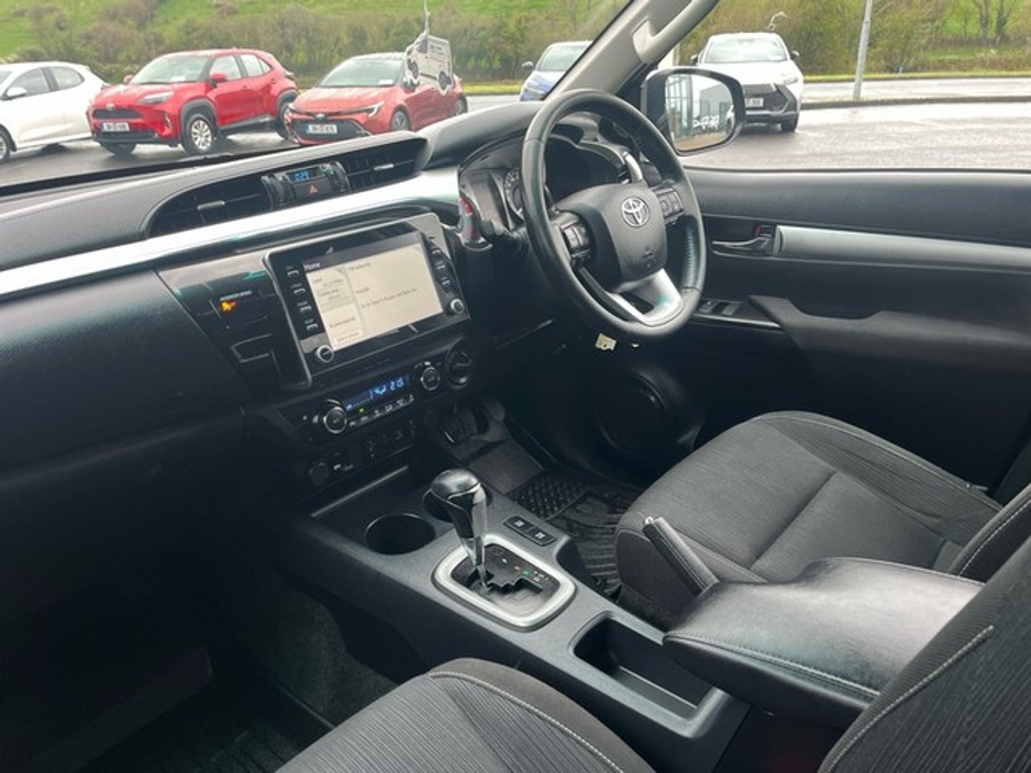 2021 Toyota Hilux - image 8