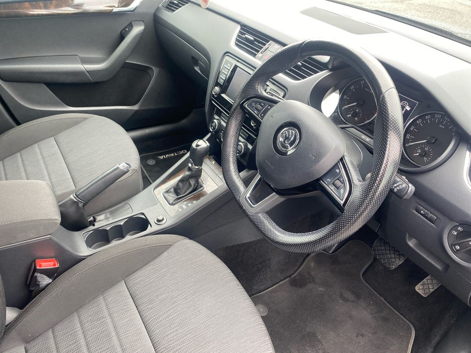 2017 Skoda Octavia - image 6