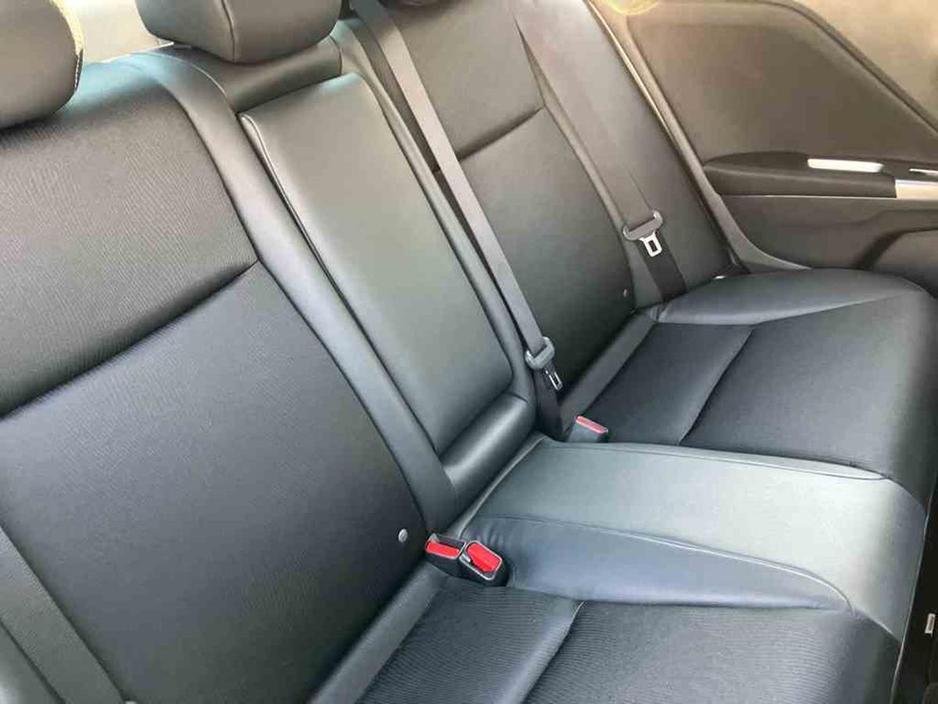 2016 Honda Grace - image 11