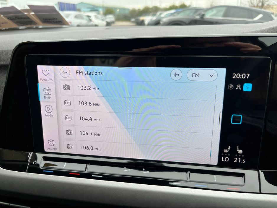 2022 Volkswagen Golf - image 18