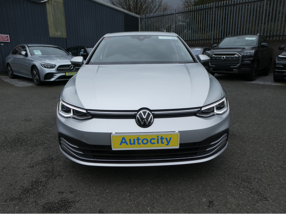 2022 Volkswagen Golf - image 6