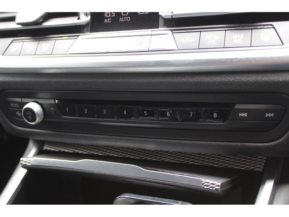 2021 BMW 3 Series - image 16