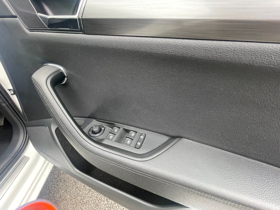 2021 Skoda Superb - image 18