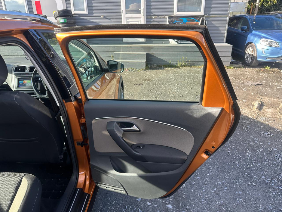 2016 Volkswagen Polo - image 10