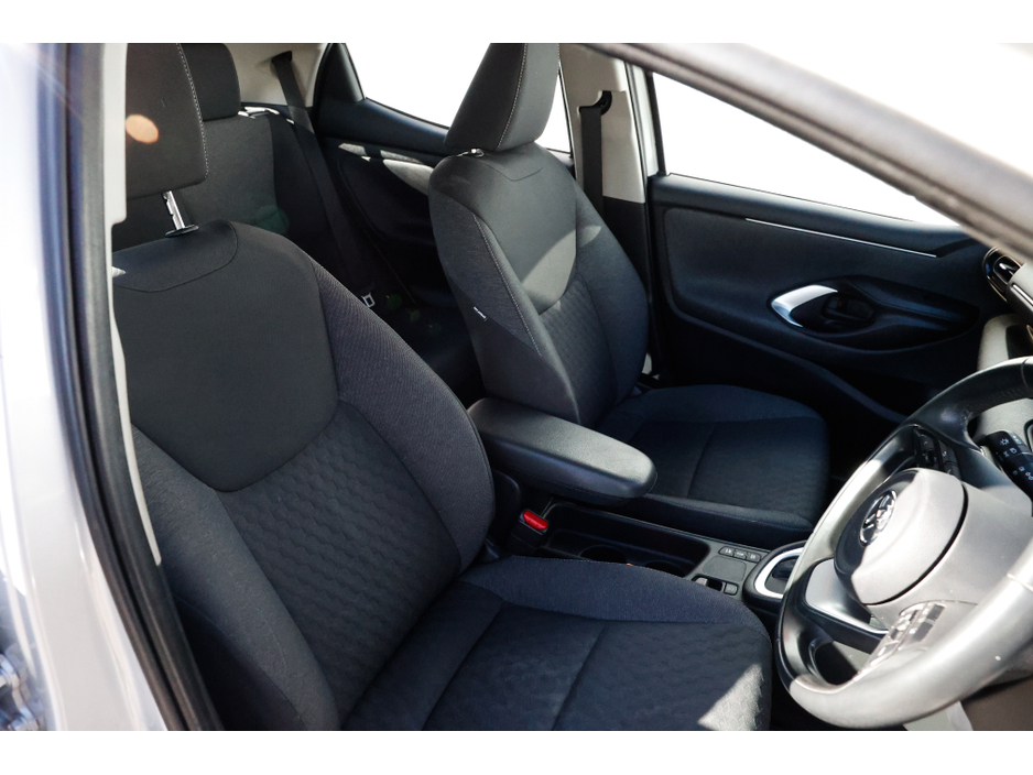 2021 Toyota Yaris - image 9