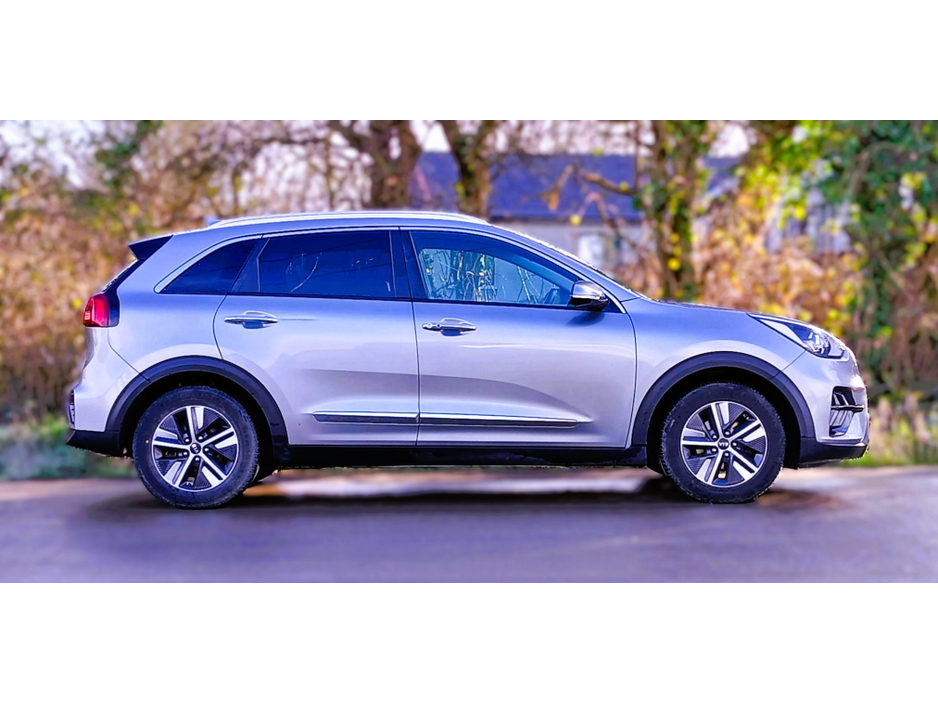 2020 Kia Niro - image 2