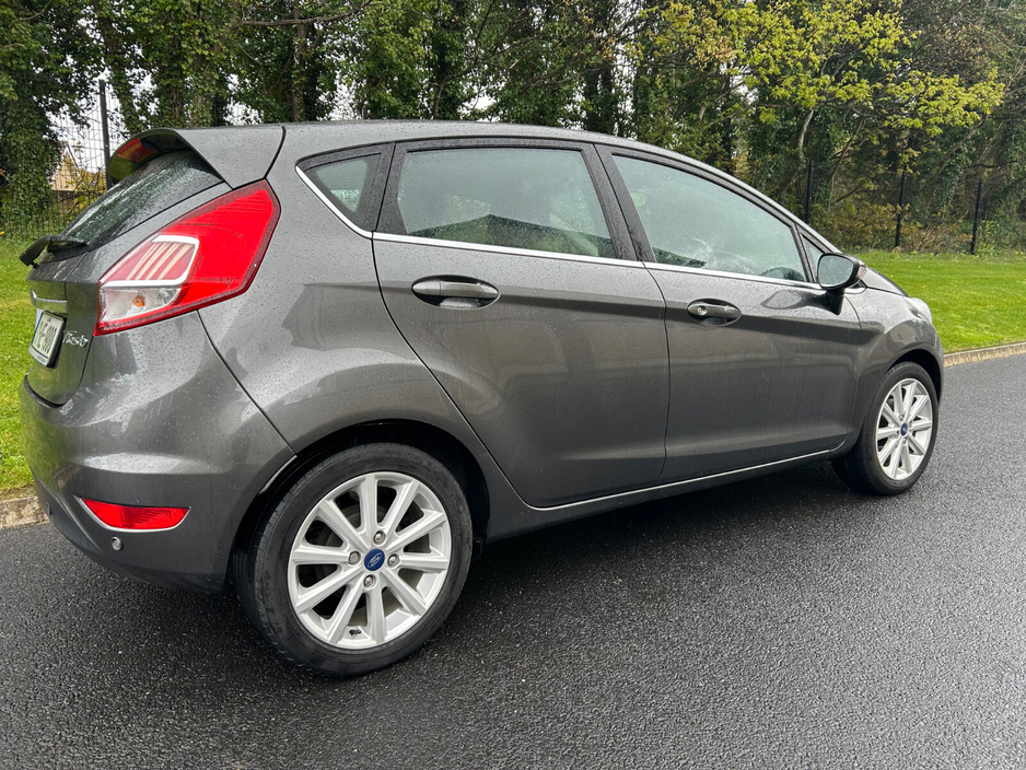 2017 Ford Fiesta - image 3