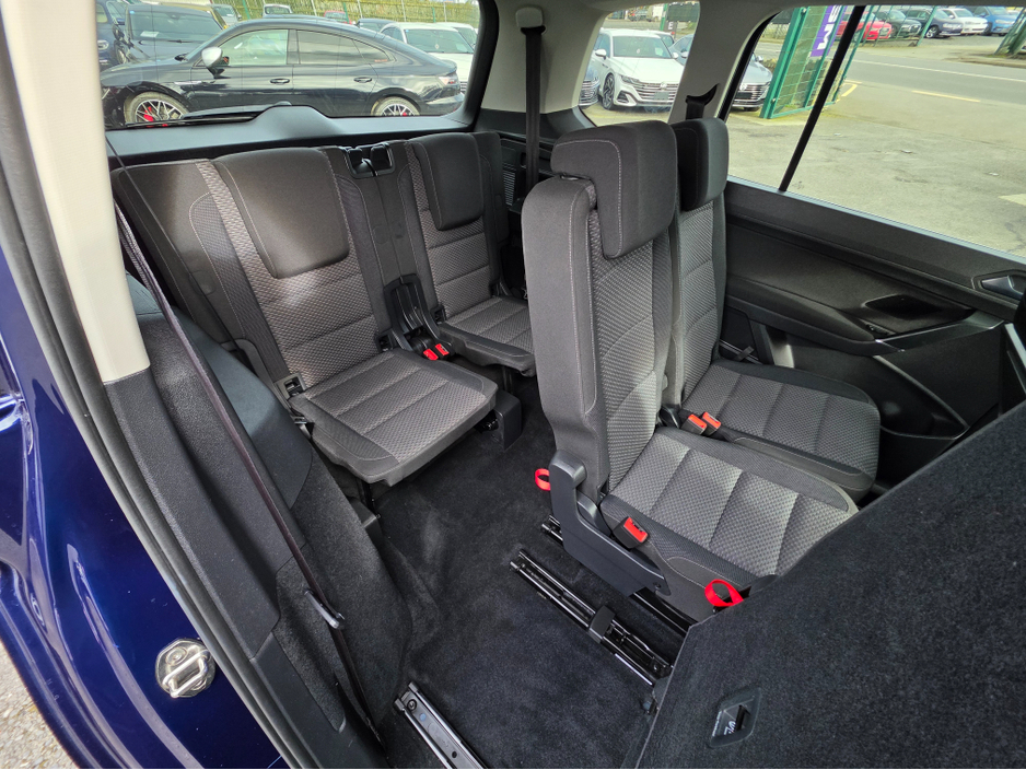 2018 Volkswagen Touran - image 12