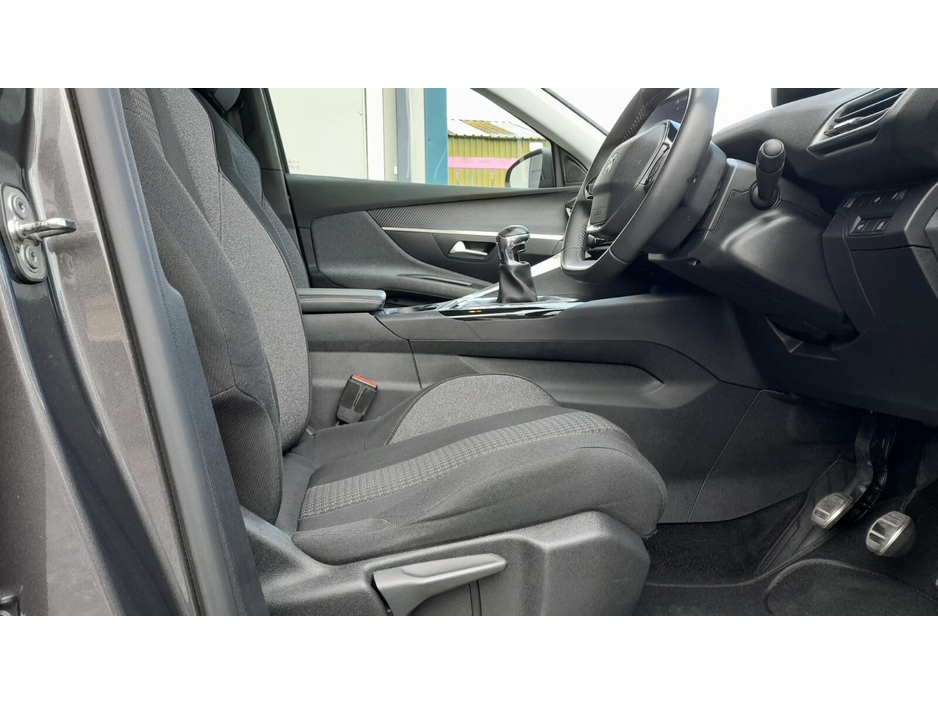 2023 Peugeot 3008 - image 10