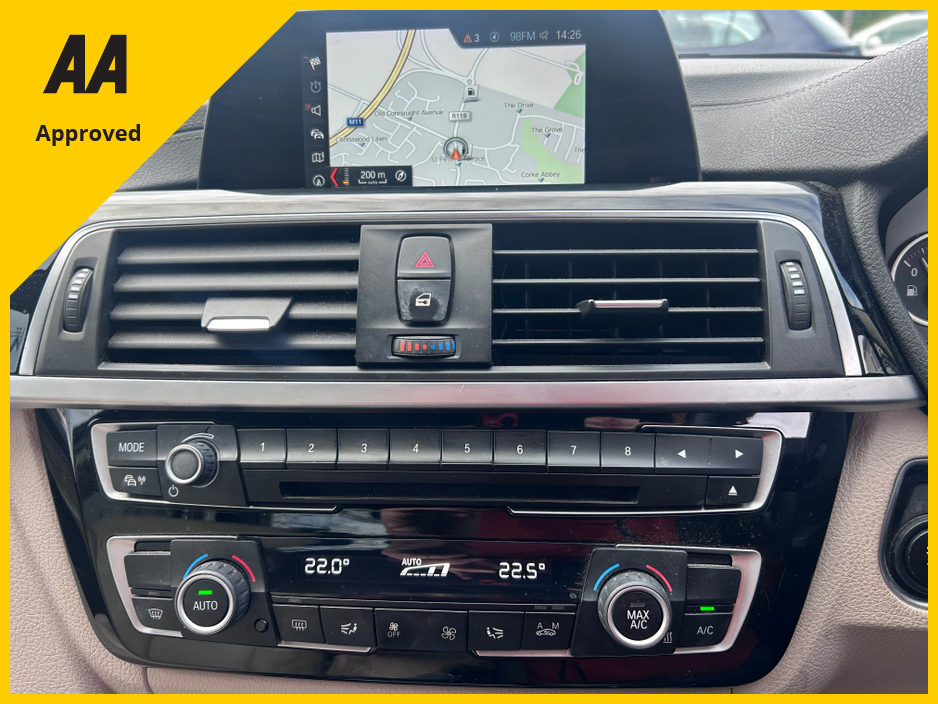 2017 BMW 3 Series - image 9