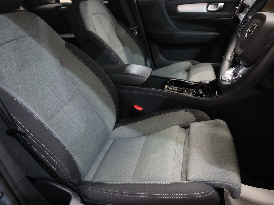 2023 Volvo XC40 - image 26