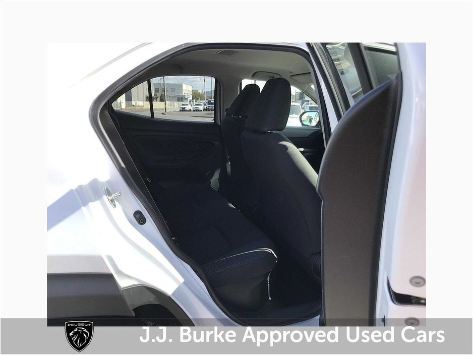 2024 Toyota Yaris - image 10