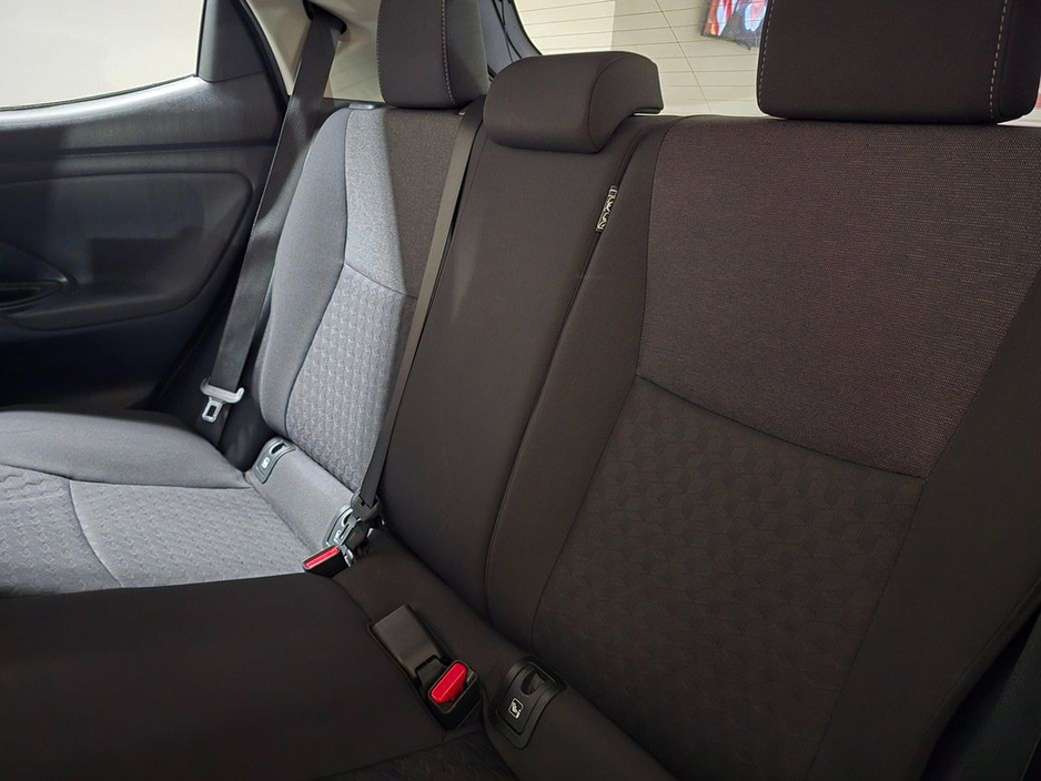 2021 Toyota Yaris - image 10