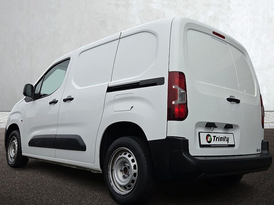 2021 Peugeot Partner - image 15