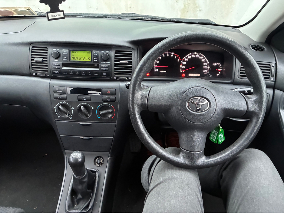 2005 Toyota Corolla - image 17