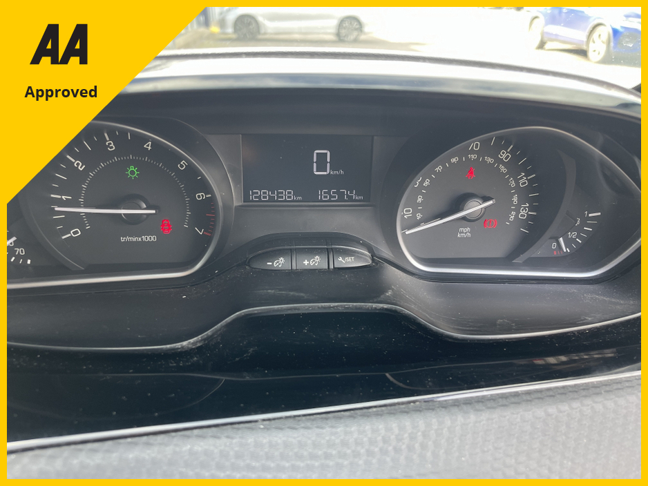 2015 Peugeot 2008 - image 5