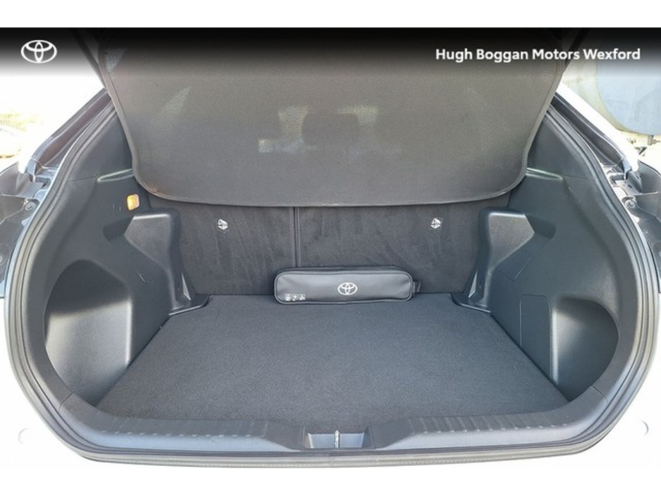 2023 Toyota Yaris Cross - image 10