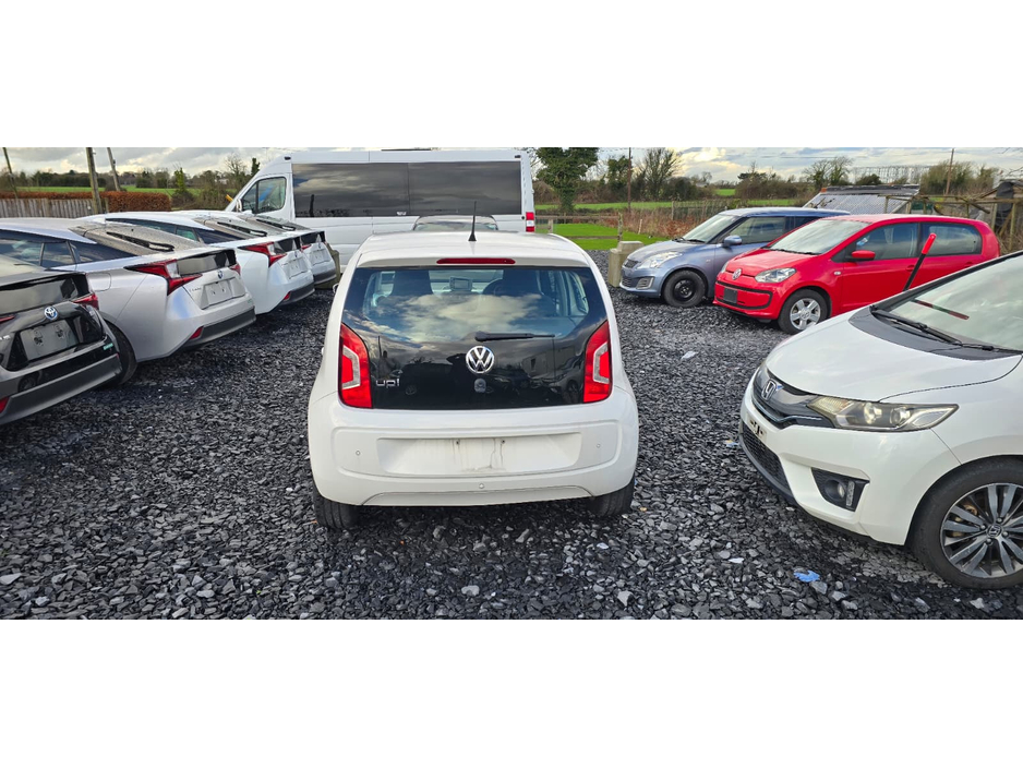 2014 Volkswagen up! - image 32