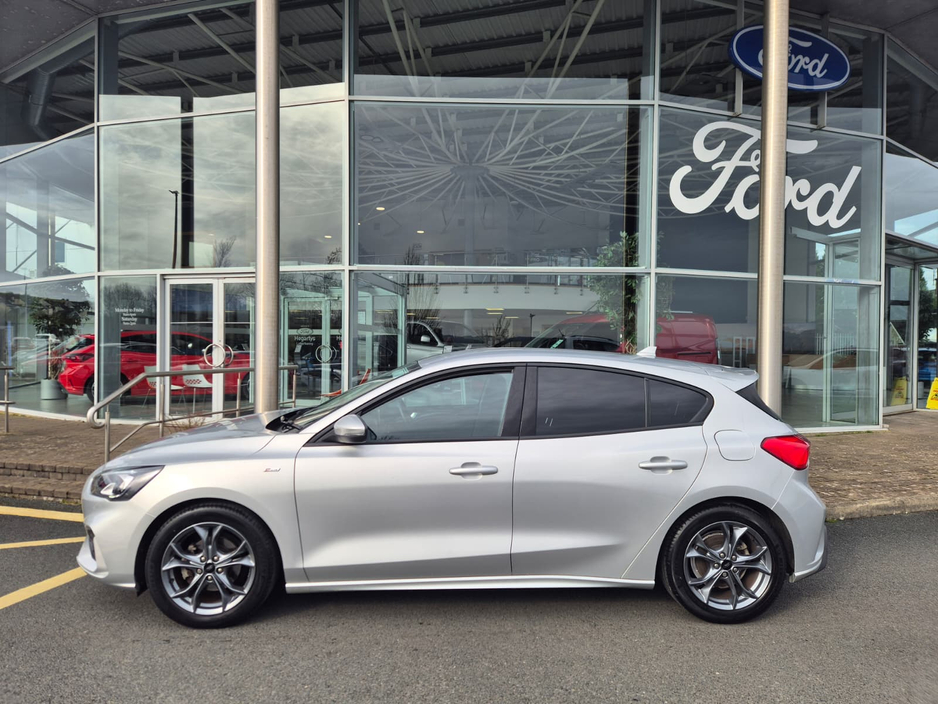 2021 Ford Focus - image 2