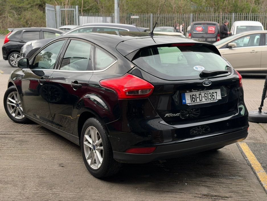 2016 Ford Focus - image 17