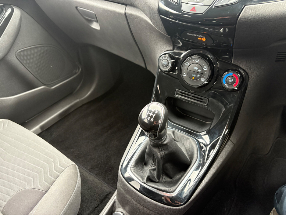 2016 Ford Fiesta - image 10