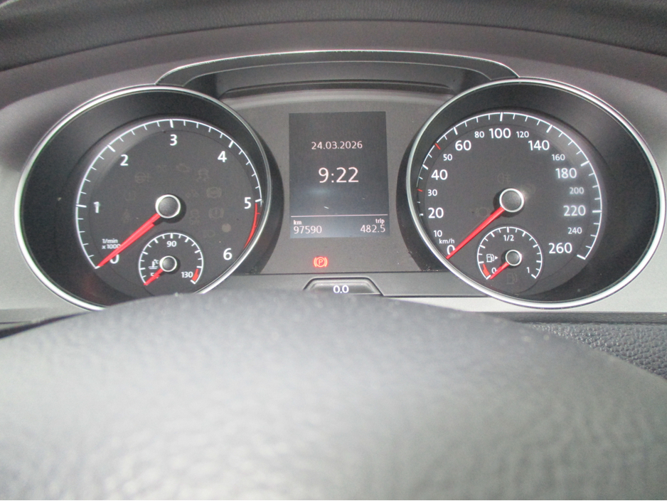 2016 Volkswagen Golf - image 3