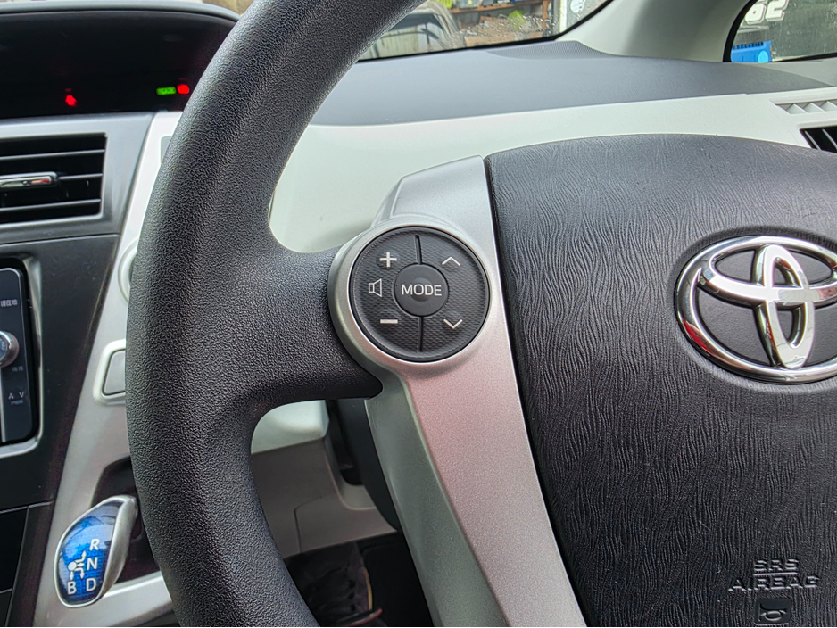 2013 Toyota Prius Alpha (7 Seater) - SELF CHARGING HYBRID -ALLOYS - REVERSE CAMERA - SIMI DEALER - LOW ROAD TAX BAND €13,450