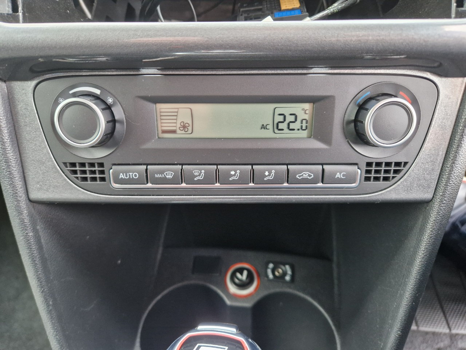 2010 Volkswagen Polo - image 29