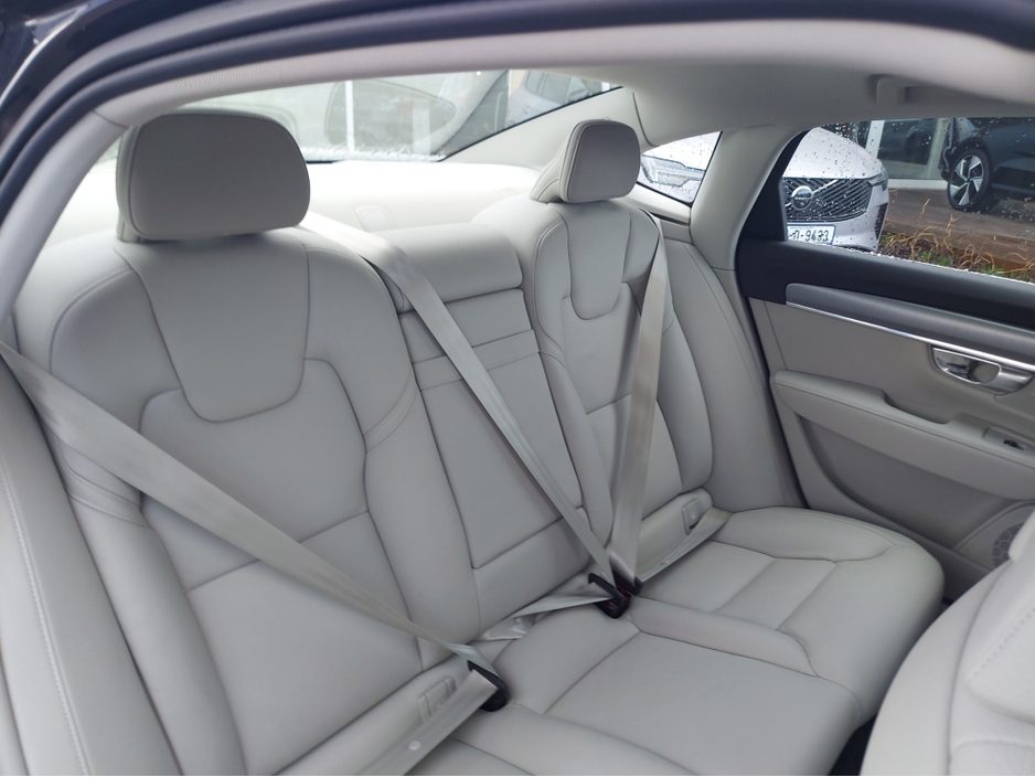 2021 Volvo S90 D4 MOMENTUM AT 4DR AUTO €34,950