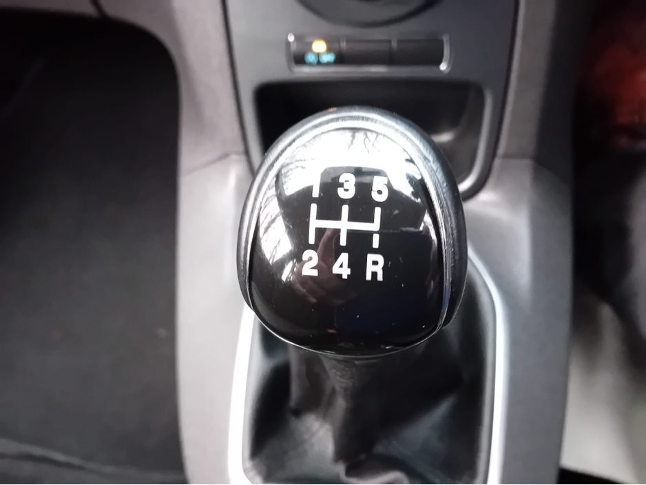 2013 Ford Fiesta - image 21