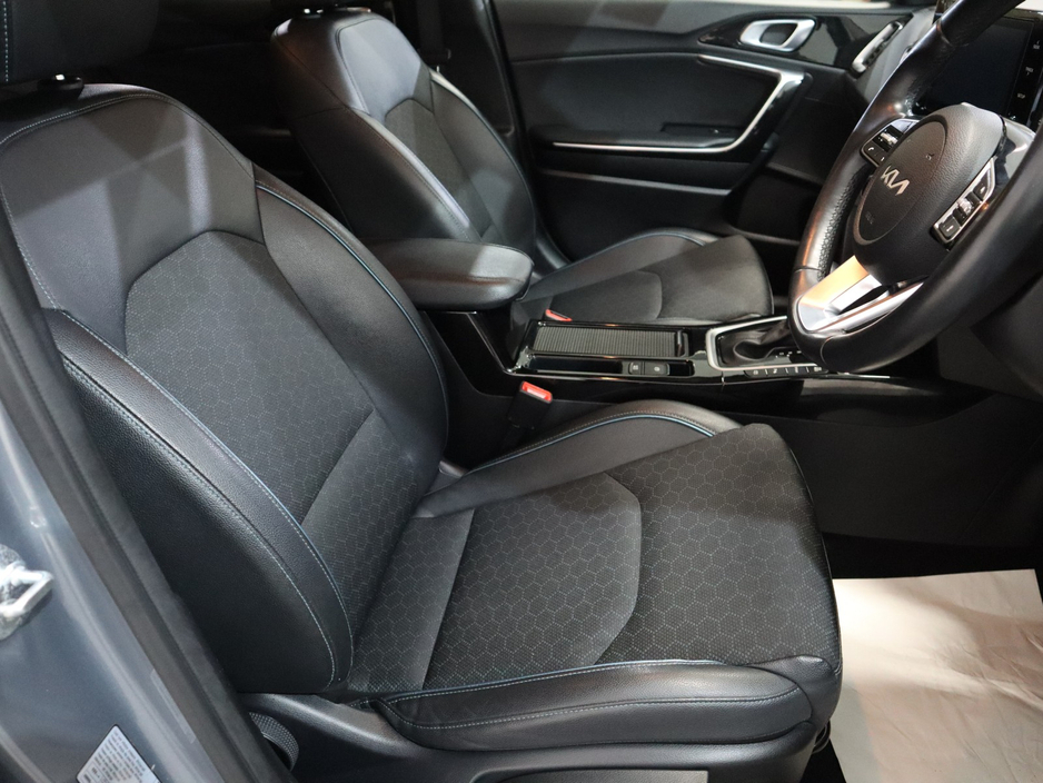 2023 Kia XCeed - image 22