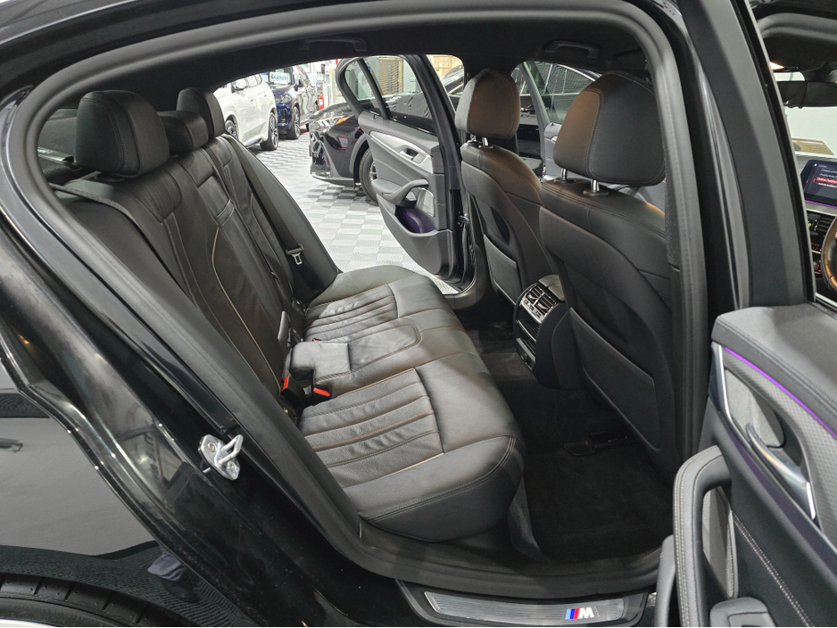2019 BMW 5 Series - image 10