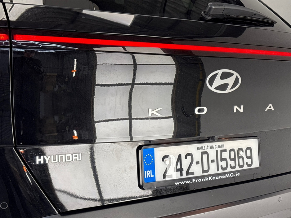 2024 Hyundai Kona ELEGANCE 48KWH**DIGITAL DASH**TOUCH SCREEN MEDIA**APPLE CAR PLAY**DUAL CLIMATE**MULTIFUNCTIONAL STEERING WHEEL**CRUISE CONTROL**HEATED SEATS**HEATED STEERING WHEEL**REVERSE CAMERA**PARKING SENSORS** €31,995